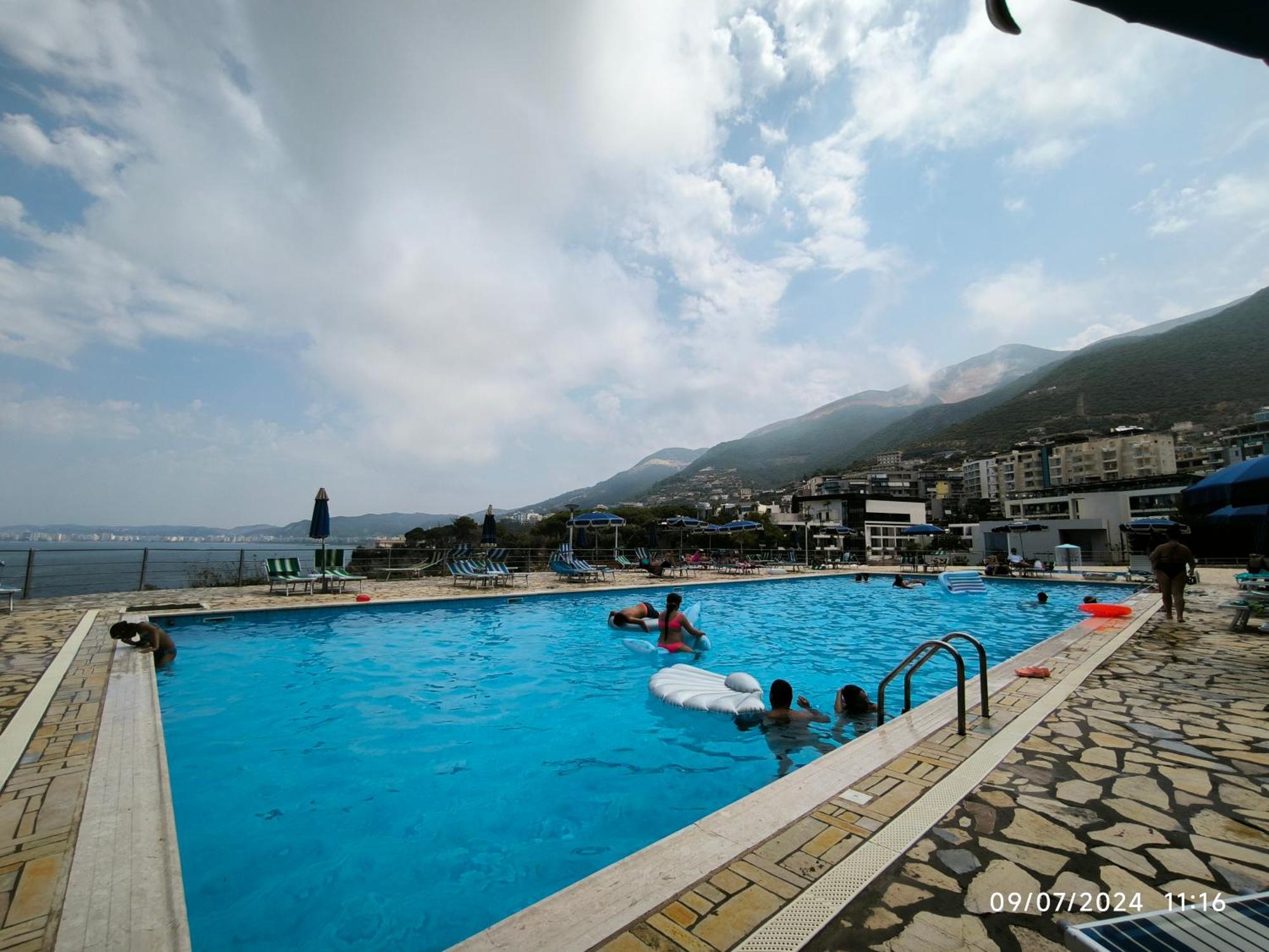 Matthews Beach House Vlorë 外观 照片
